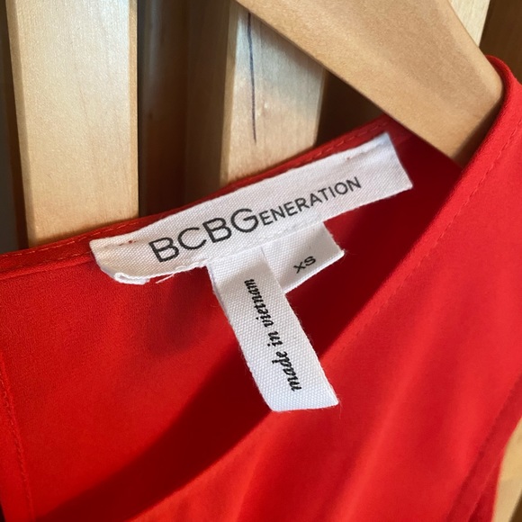 BCBG Knotted Front Tank Top - Picture 4 of 4